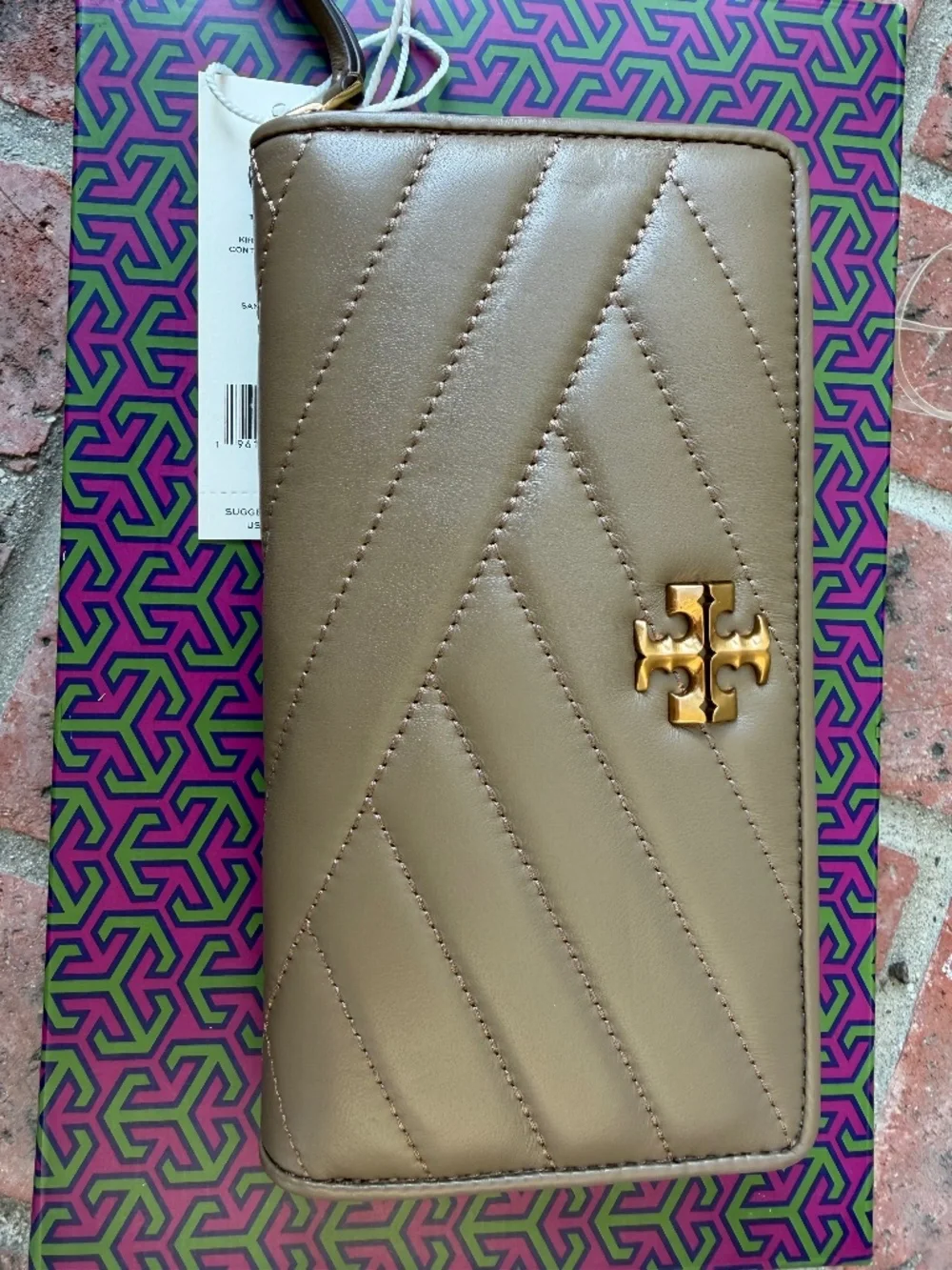 TORY BURCH - KIRA CHEVRON ZIP CONTINENTAL WALLET - SANDPIPER / 250 -NEW WITH TAG